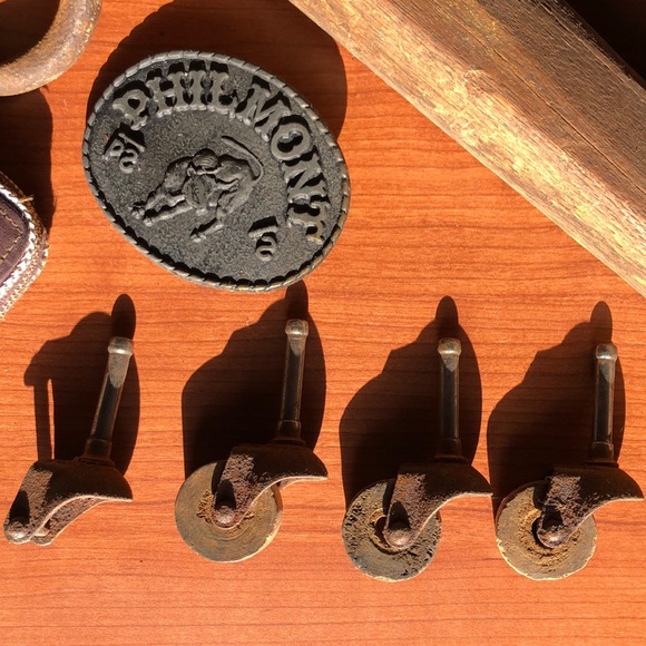 Antique Country/Western Lot-Wallet, Pulley, Horse Bridle Old Wood Factory Wheels - Picture 4 of 9